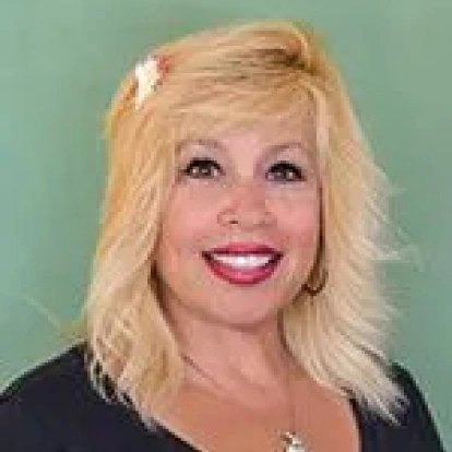 icon-meet-our-team-Ivonne
